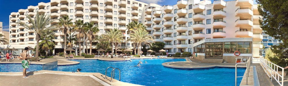 TRH Jardin Del Mar — Swimming pool in Santa Ponca, Balearic Islands