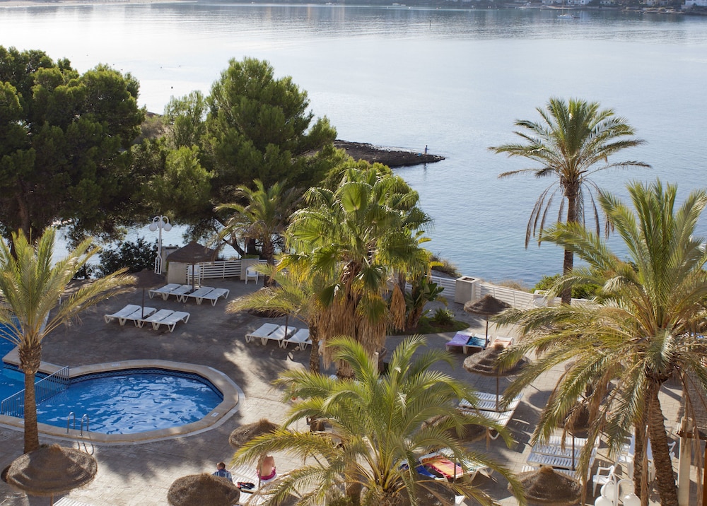 TRH Jardin Del Mar — Swimming pool in Santa Ponca, Balearic Islands