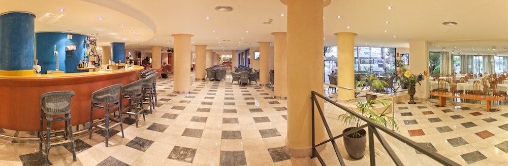 TRH Jardin Del Mar — Hotel building in Santa Ponca, Balearic Islands