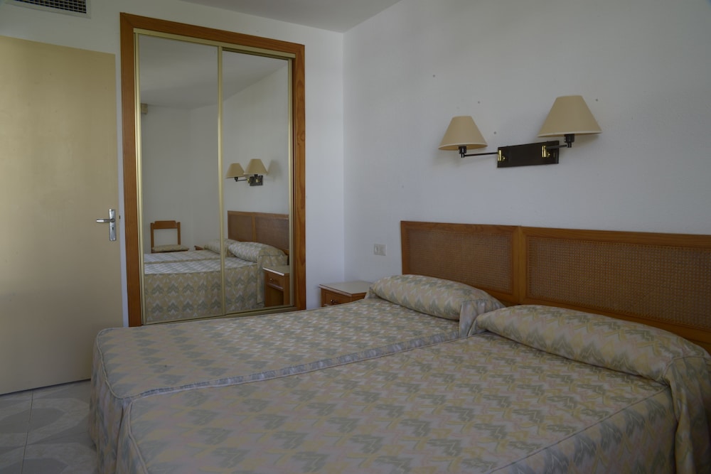 TRH Jardin Del Mar — Hotel rooms in Santa Ponca, Balearic Islands