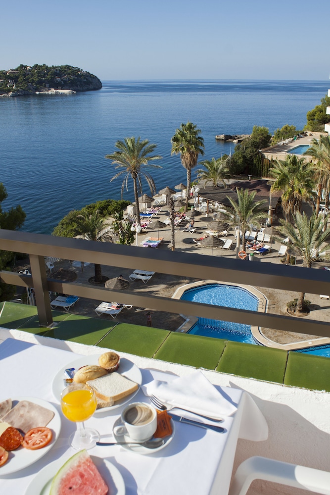 TRH Jardin Del Mar — Swimming pool in Santa Ponca, Balearic Islands