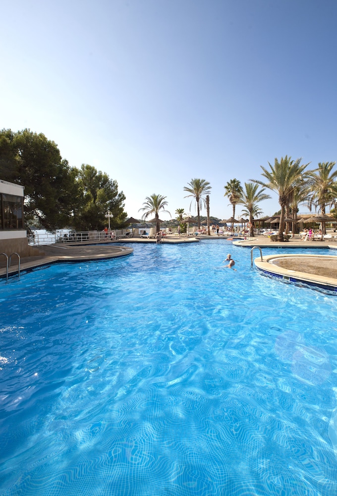 TRH Jardin Del Mar — Swimming pool in Santa Ponca, Balearic Islands