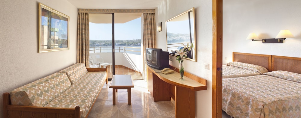 TRH Jardin Del Mar — Hotel rooms in Santa Ponca, Balearic Islands
