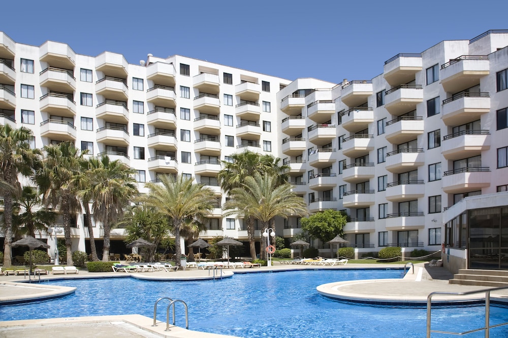 TRH Jardin Del Mar — Hotel building in Santa Ponca, Balearic Islands