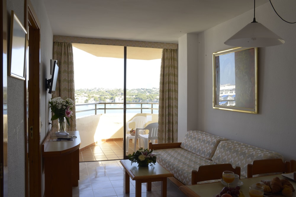 TRH Jardin Del Mar — Hotel rooms in Santa Ponca, Balearic Islands