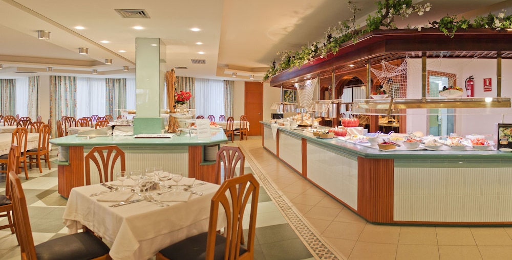 TRH Jardin Del Mar — Restaurant & bars in Santa Ponca, Balearic Islands
