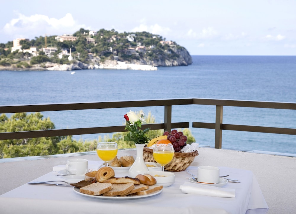 TRH Jardin Del Mar — Restaurant & bars in Santa Ponca, Balearic Islands