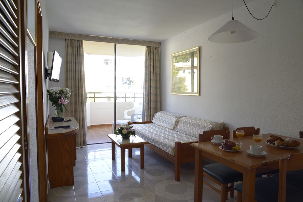 TRH Jardin Del Mar — Hotel rooms in Santa Ponca, Balearic Islands