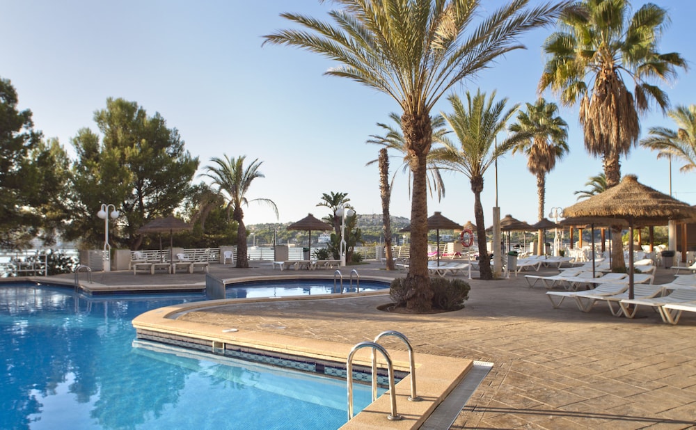 TRH Jardin Del Mar — Swimming pool in Santa Ponca, Balearic Islands