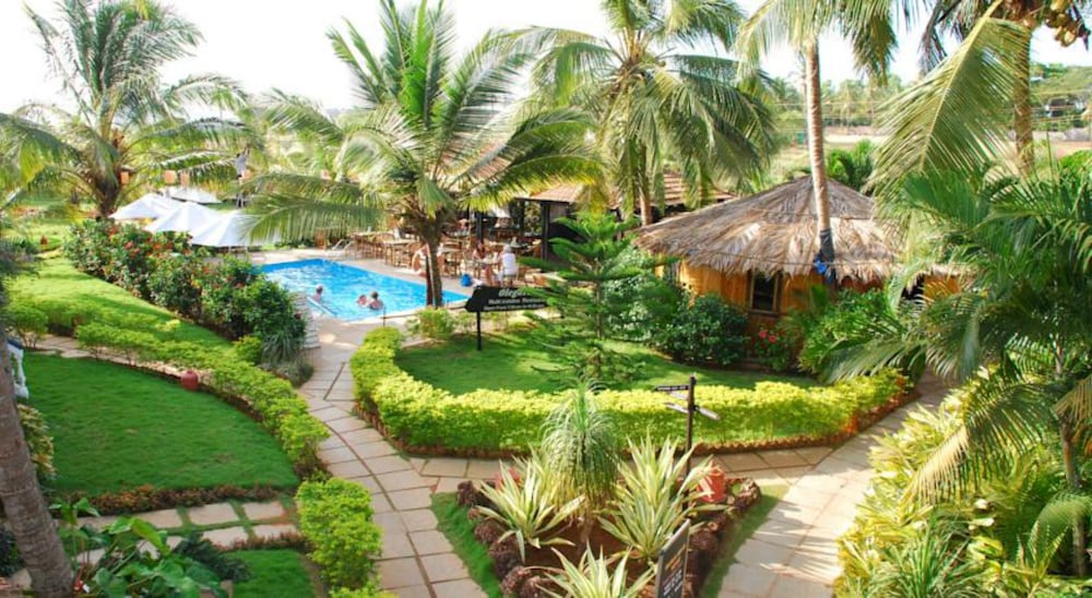 Santana Beach Resort — Swimming pool in Candolim, Goa