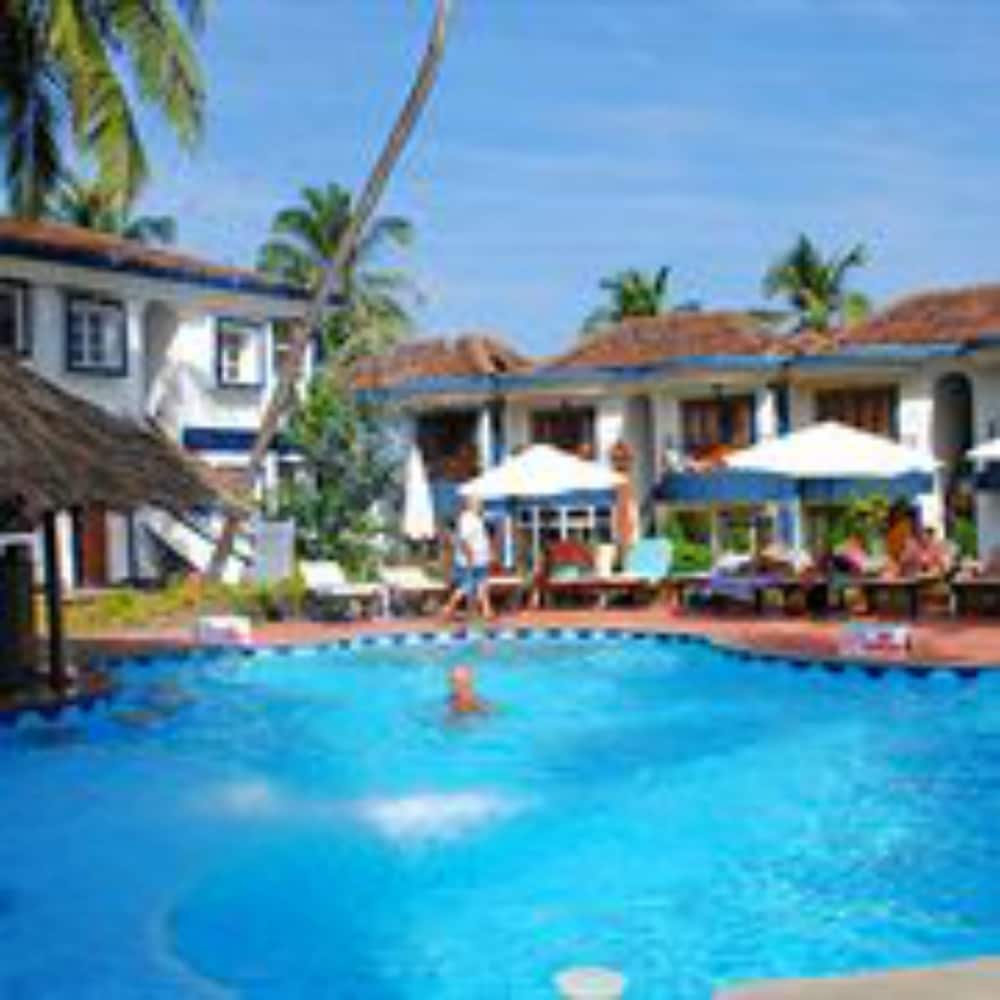 Santana Beach Resort — Swimming pool in Candolim, Goa