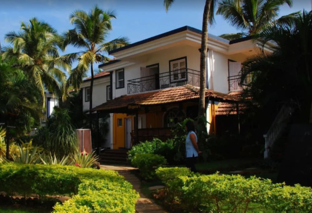 Santana Beach Resort — Hotel building in Candolim, Goa