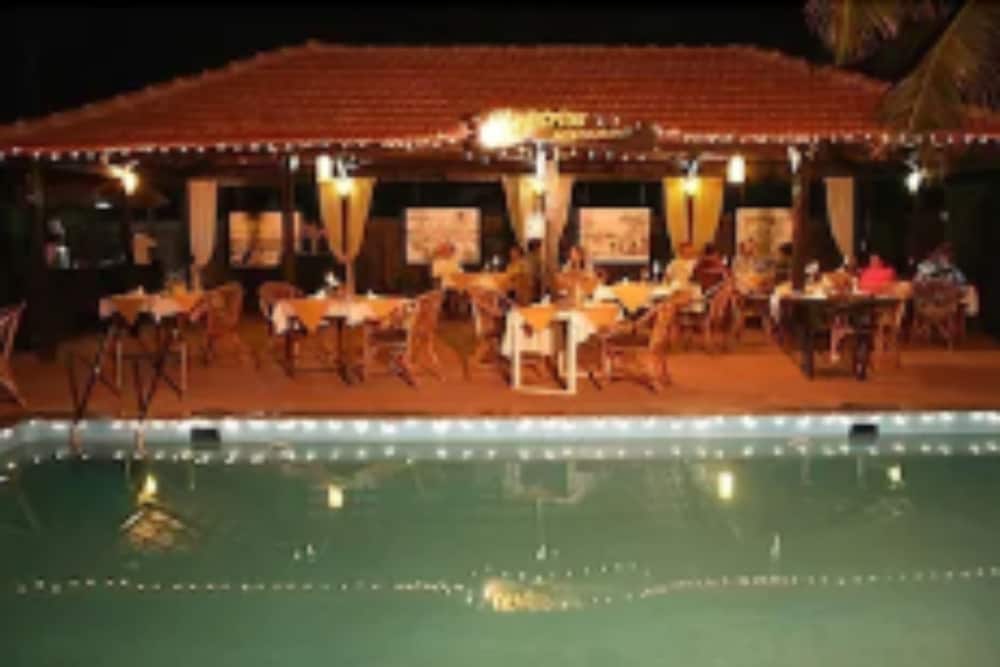 Santana Beach Resort — Restaurant & bars in Candolim, Goa