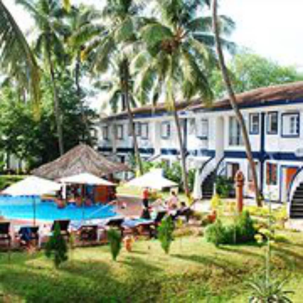 Santana Beach Resort — Swimming pool in Candolim, Goa