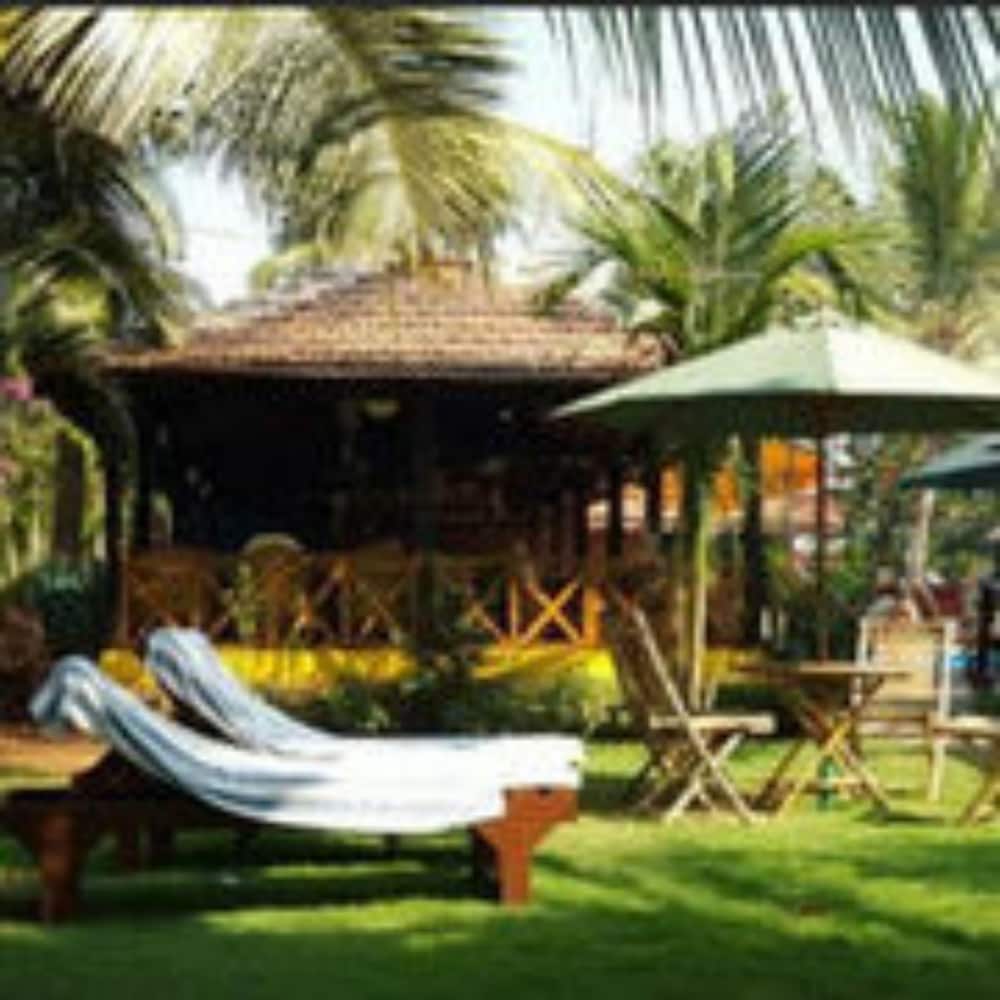Santana Beach Resort — Restaurant & bars in Candolim, Goa