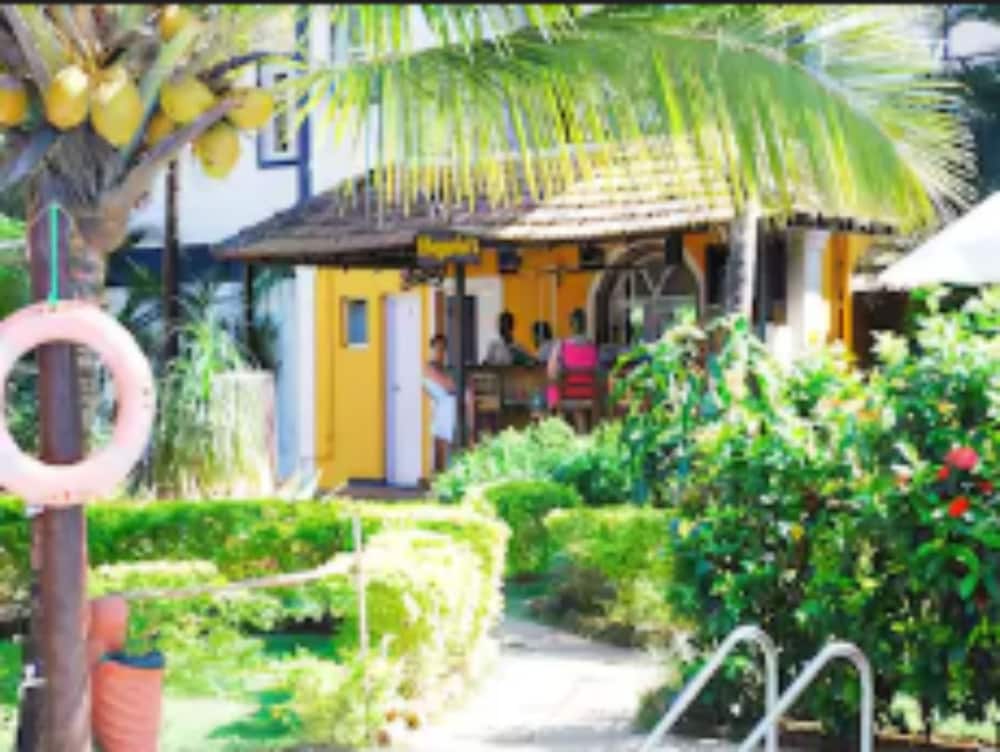 Santana Beach Resort — Restaurant & bars in Candolim, Goa