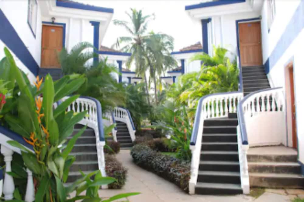 Santana Beach Resort — Hotel building in Candolim, Goa