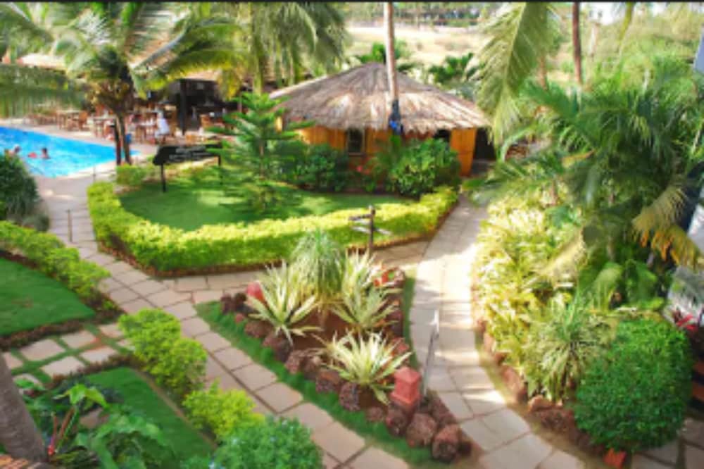 Santana Beach Resort — Hotel building in Candolim, Goa