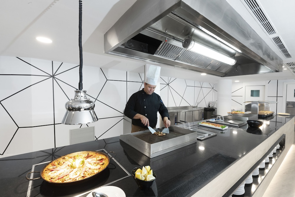 Palmanova Suites by TRH — Restaurant & bars in Magaluf, Balearic Islands