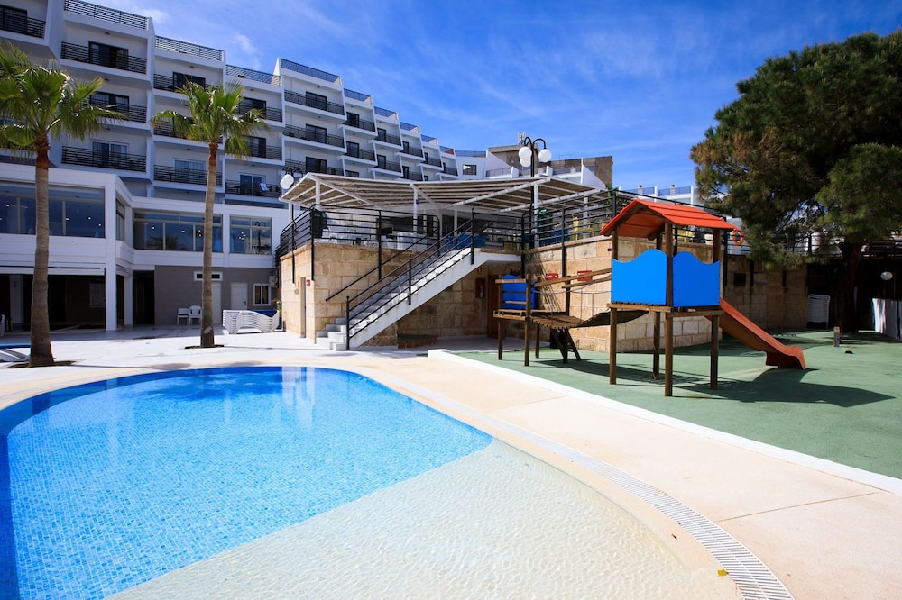Palmanova Suites by TRH — Swimming pool in Magaluf, Balearic Islands
