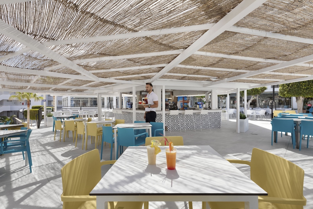 Palmanova Suites by TRH — Restaurant & bars in Magaluf, Balearic Islands