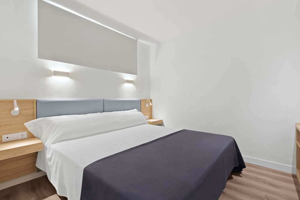 Palmanova Suites by TRH — Hotel rooms in Magaluf, Balearic Islands