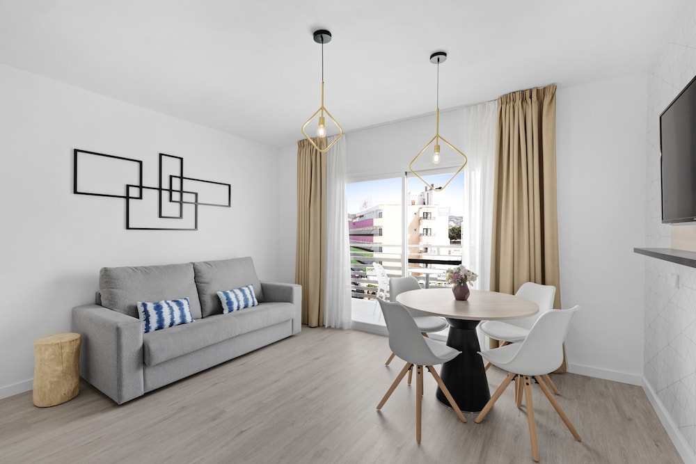 Palmanova Suites by TRH — Hotel rooms in Magaluf, Balearic Islands