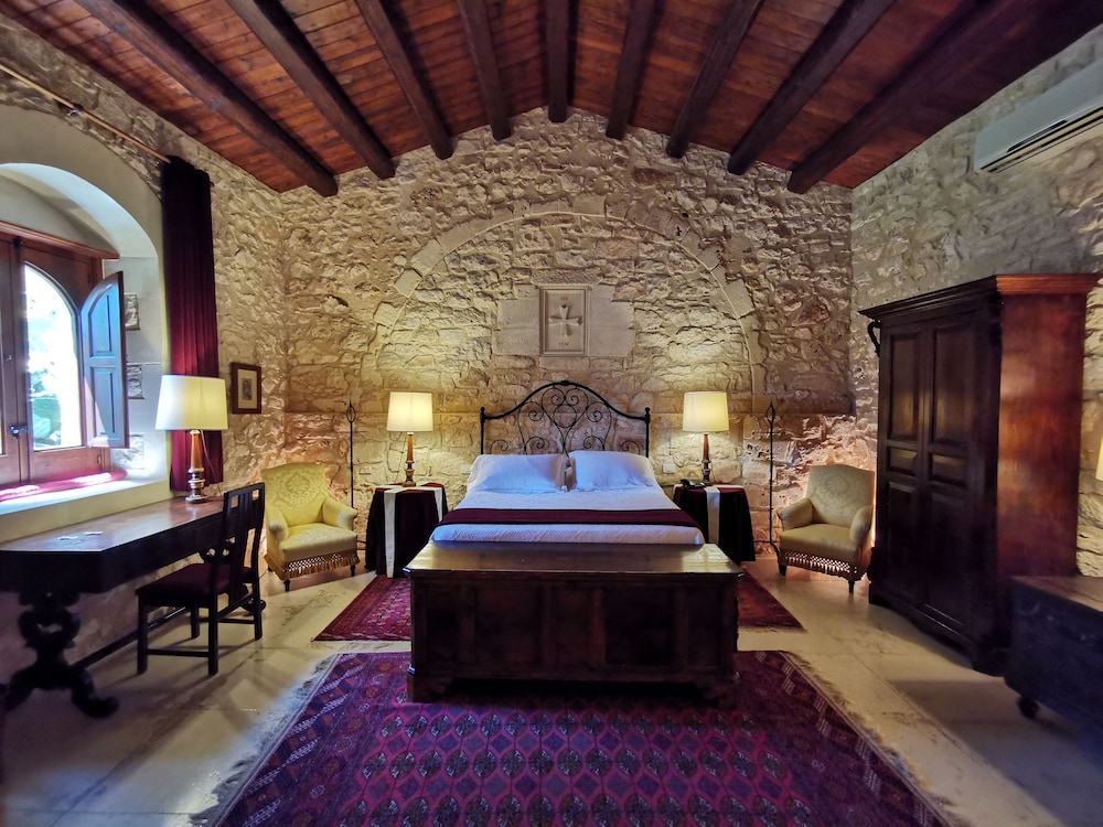 Hotel Eremo della Giubiliana — Hotel rooms in Ragusa, Sicily