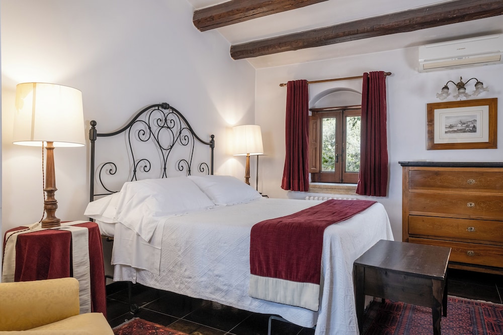 Hotel Eremo della Giubiliana — Hotel rooms in Ragusa, Sicily