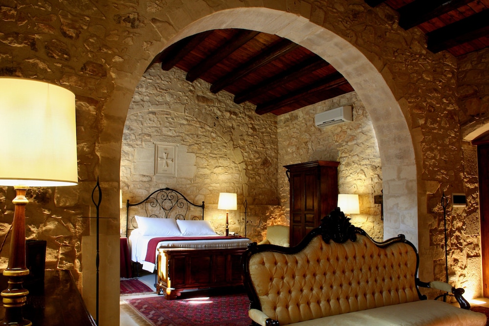 Hotel Eremo della Giubiliana — Hotel rooms in Ragusa, Sicily