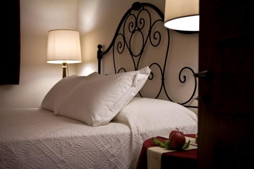 Hotel Eremo della Giubiliana — Hotel rooms in Ragusa, Sicily