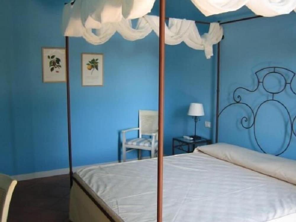 Hotel Etna — Rooms in Giarre, Sicily