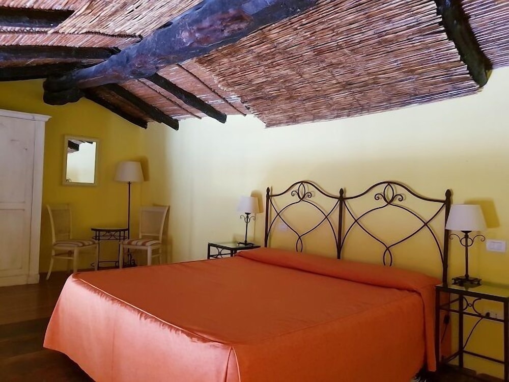 Hotel Etna — Rooms in Giarre, Sicily