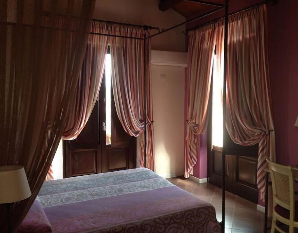 Hotel Etna — Rooms in Giarre, Sicily