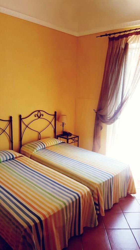 Hotel Etna — Rooms in Giarre, Sicily
