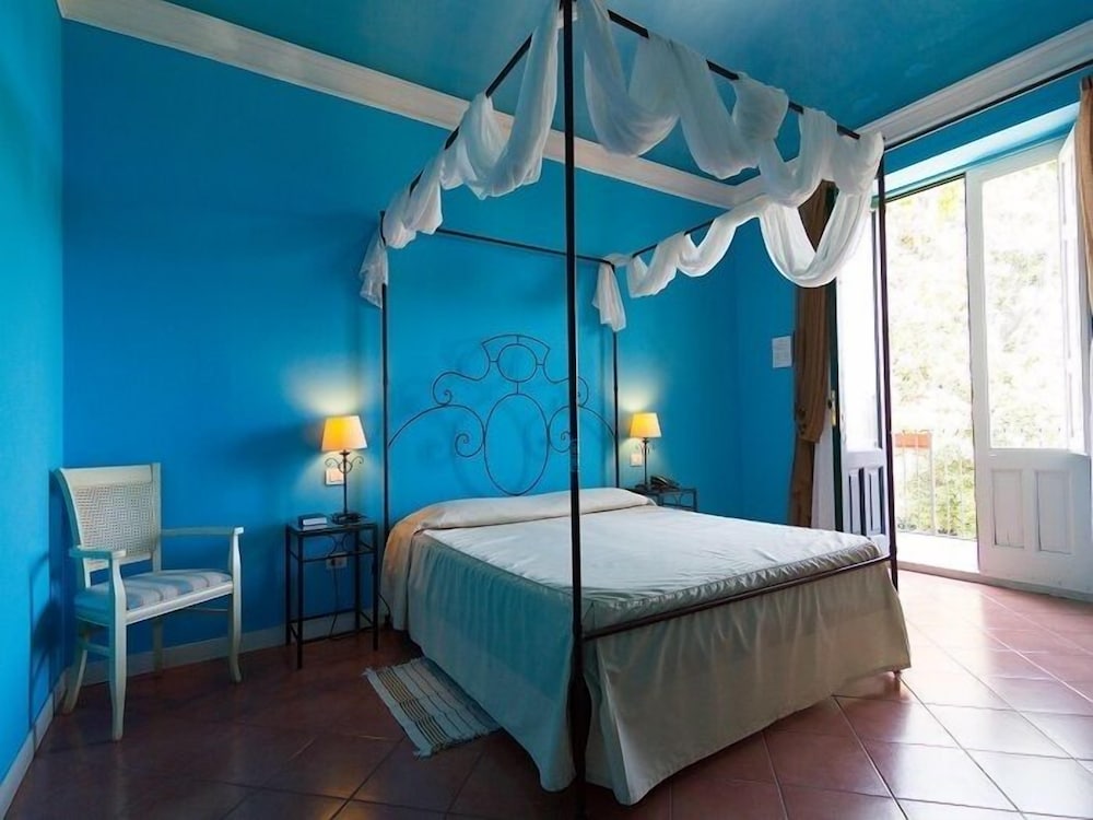 Hotel Etna — Rooms in Giarre, Sicily