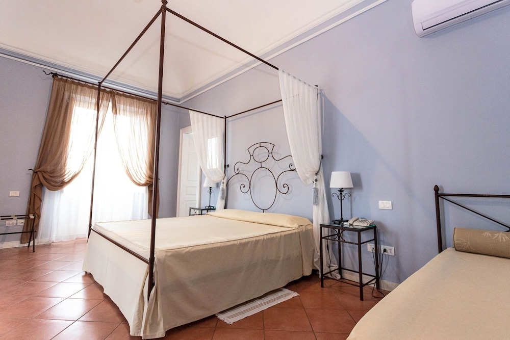 Hotel Etna — Rooms in Giarre, Sicily