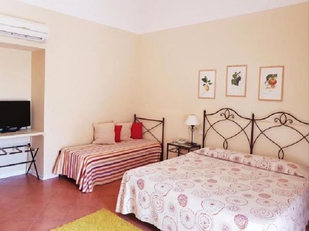Hotel Etna — Rooms in Giarre, Sicily