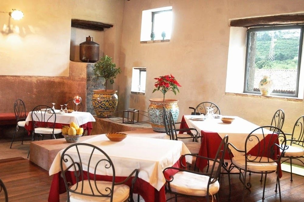 Hotel Etna — Restaurant in Giarre, Sicily
