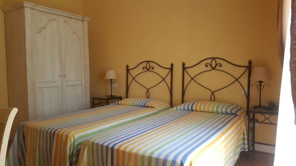 Hotel Etna — Rooms in Giarre, Sicily