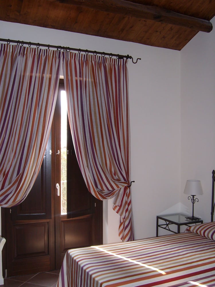 Hotel Etna — Rooms in Giarre, Sicily
