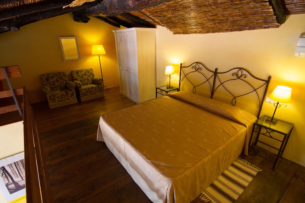Hotel Etna — Rooms in Giarre, Sicily