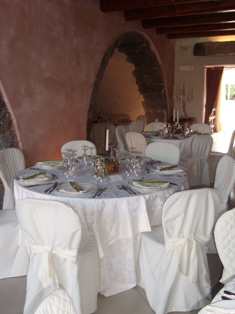 Hotel Etna — Restaurant in Giarre, Sicily