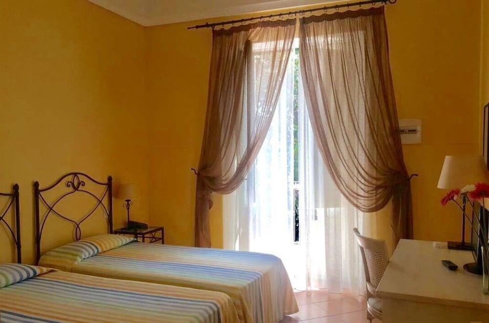 Hotel Etna — Rooms in Giarre, Sicily