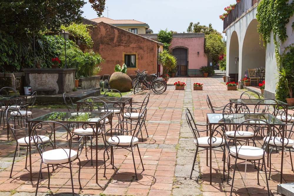 Hotel Etna — Restaurant in Giarre, Sicily