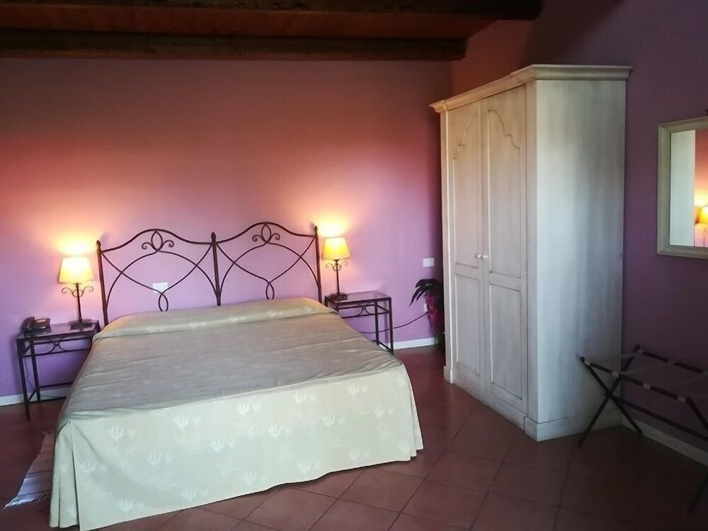 Hotel Etna — Rooms in Giarre, Sicily