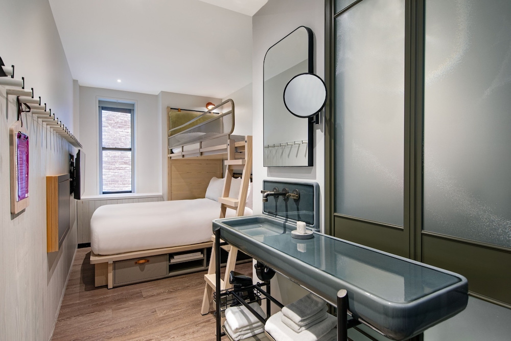 Moxy NYC Times Square — Hotel rooms in New York City, New York State