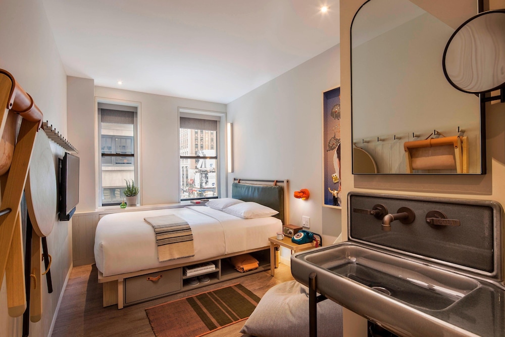 Moxy NYC Times Square — Hotel rooms in New York City, New York State