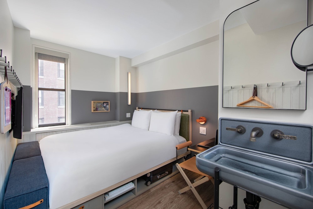 Moxy NYC Times Square — Hotel rooms in New York City, New York State