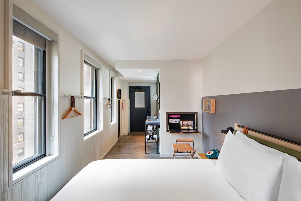 Moxy NYC Times Square — Hotel rooms in New York City, New York State